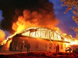 В Петербурге на складе в 1000 кв м произошел пожар