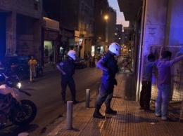 В Афинах группа неизвестных забросала офис ПАСОК бутылками с зажигательной смесью
