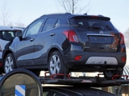 Фотошпионы запечатлели обновленный Opel Mokka во время дорожных тестов