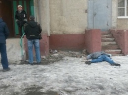 В Барнауле мужчина упал с высоты девятого этажа