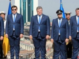 Штаны Саакашвили задом наперед. Тайна раскрыта