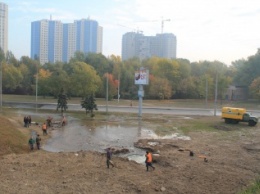 В Киеве произошел порыв на водопроводе: несколько улиц на Куреневке остались без воды
