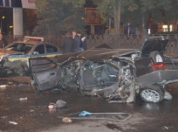 В Днепропетровске нетрезвый водитель ехал на красный свет по "встречке" и врезался в машину ГАИ