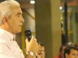 В Аргентине кандидат на пост мэра скончался во время выступления в школе