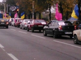 Пока сотни запорожцев митинговали, Син устроил автопробег в честь себя