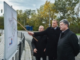 Порошенко проинспектировал ход ремонтных работ на автодороге Мукачево - Львов
