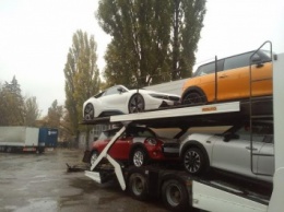 В Киев привезли электрический спорткар BMW i8
