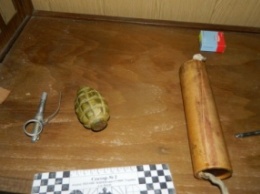 У киевлянки изъяли гранату "Ф-1" и тротиловую шашку, которые ей подарил поклонник