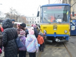 В Киеве запустили "сказочный трамвай" для детей
