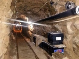 В Мексике полиция нашла подземный тоннель, по которому банда Эль Чапо переправляла в США десятки тонн марихуаны