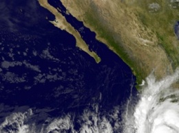 К Мексике приближается разрушительный ураган "Патрисия"