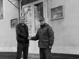 В Варваровке Андрей Кудрявцев помог заменить окна в воинской части Нацгвардии и техническом лицее