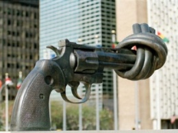 В Первомайске пенсионерку ограбили с помощью игрушечного пистолета