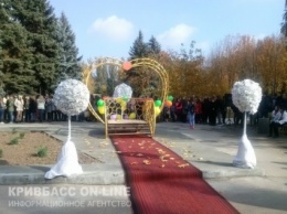 В Дзержинском районе открыли Сквер молодой семьи (фото)