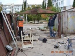 В Севастополе за неделю снесли больше сотни незаконно установленных гаражей (ФОТО)