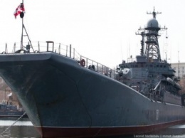 Через Босфор прошел большой десантный корабль РФ