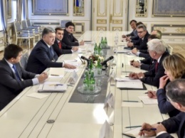 Президент Украины встретился с представителями "Большой семерки"