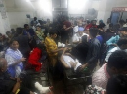 В Бангладеш в результате взрыва в мечети пострадали более 100 прихожан и погиб ребенок