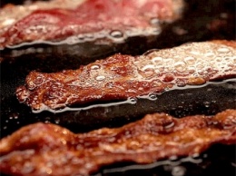 ВОЗ: Сосиски и колбаса вызывают рак чаще, чем сигареты