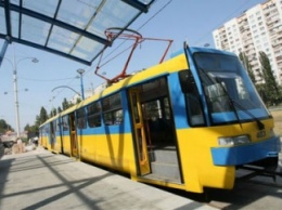 В скоростных трамваях Киева запустят расчет банковскими картами