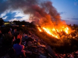 В Волгограде в овраге в куче мусора сгорел человек