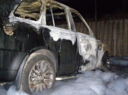 В Николаеве по неустановленной причине сгорели два автомобиля на улице Китобоев