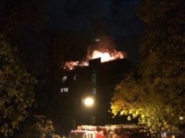 Ночью в центре Харькова горел чердак жилого дома, площадь пожара достигла 450 кв. м