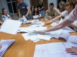 Подсчет голосов в Запорожье: путаница с коробками, арифметические ошибки и исчезнувшая комиссия