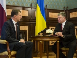 Порошенко обсуждает с президентом Латвии Вейонисом взаимодействие в процессе евроинтеграции
