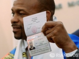 Американский боксер Рой Джонс официально стал «русским» (ФОТО)