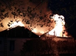 В Киевской области клинику семейной медицины тушили 40 пожарных