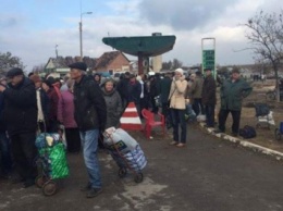 В Станице Луганской открыли пеший переход на оккупированную территорию