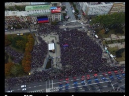 В ДНР дорисовали 150 тысяч людей на «день флага республики»