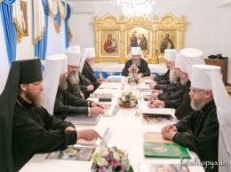 Синод УПЦ МП одобрил введение института военного духовенства