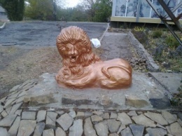 В Алчевске появилась скульптура льва