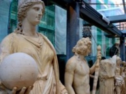 Италия: Археологический музей Неаполя открыл для посетителей запасники