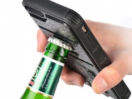 Cigarette Lighter Cover: чехол для iPhone 6s со встроенной зажигалкой и пивной открывашкой