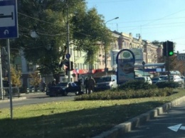 Террористы устроили очередное ДТП в центре Донецка (ФОТО)