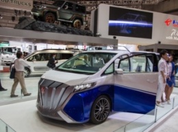 На автосалоне в Токио Toyota презентовала кабриолет Alphard Hercule