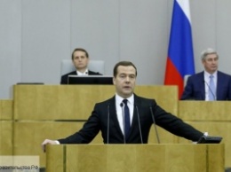 Медведев поручил ГД обсуждить вопрос о пенсионном возрасте госслужащих