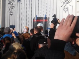 "Автомайдан" приехал к дому Порошенко и требует отставки Генпрокурора
