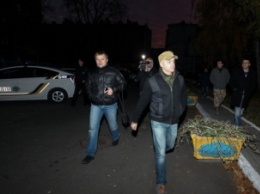 Адвокатов и народных депутатов не пустили к Корбану в СИЗО (Фото)
