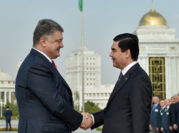 Президент Туркменистана посетит Украину весной следующего года, - Порошенко