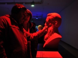 Во Львове представили уникальную выставку для людей с недостатками зрения