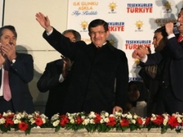 Премьер Турции объявил о победе на выборах и призвал сформировать новую конституцию