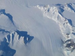 Лед на Антарктиде утолщается, а не тает - NASA