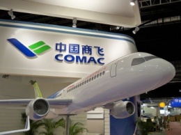 В Китае сошел с конвейера первый пассажирский лайнер C919