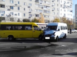 ДТП на Днепропетровщине: в столкновении двух маршруток травмированы пять человек. ФОТО