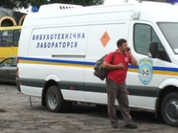 Милиция ищет взрывчатку в двух судах в Харькове