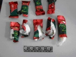 Милиция нашла конфетки с белым порошком